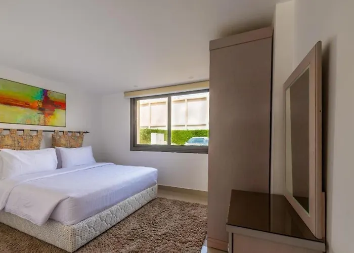 Апартаменты Luxury Flat On The Pool