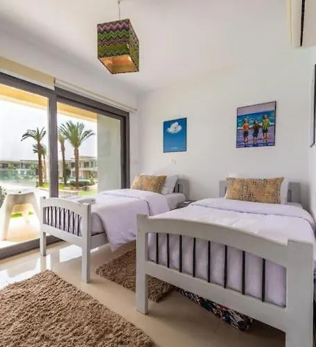 Апартаменты Luxury Flat On The Pool